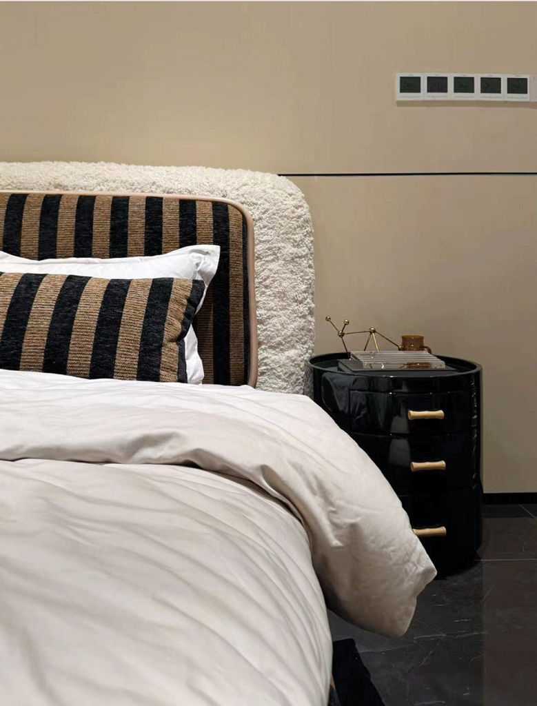 FD10-17 King-Size Striped Velvet Upholstered Bed