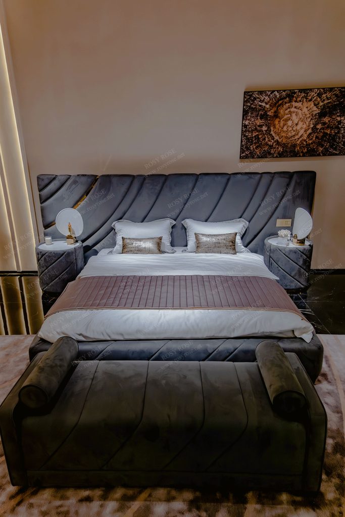 Duchessa Seven-Star Velvet Master Bed