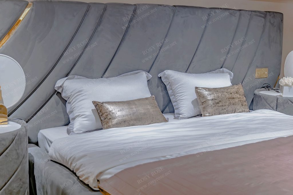 Duchessa Seven-Star Velvet Master Bed