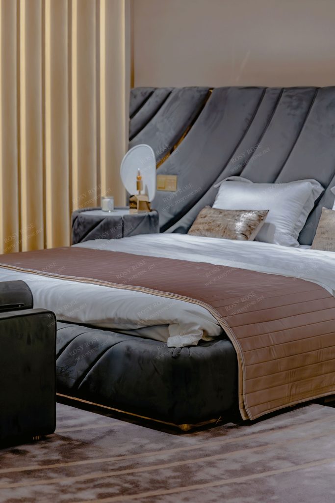 Duchessa Seven-Star Velvet Master Bed